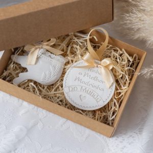Caixa Gesso Perfumado pombinha e medalha com descrição "tenho a melhor madrinha do mundo" para oferta de madrinha