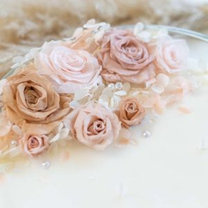 Vela decorativa de centro de mesa com flores estabilizadas