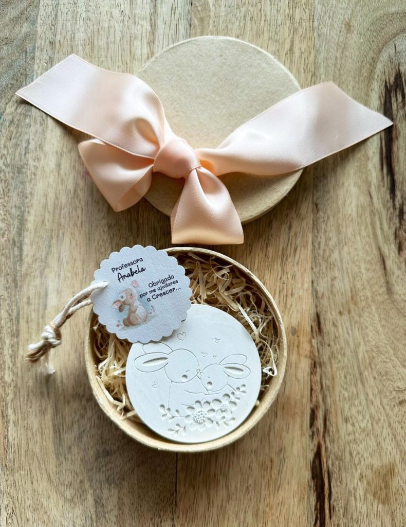 Medalha em Gesso Perfumado coelhos