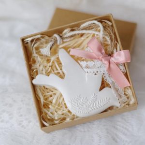 Pomba em Gesso perfumado em caixa quadrada para lembrança de batizado ou comunhão