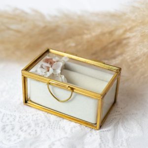 porta-alianças com rosa estabilizada