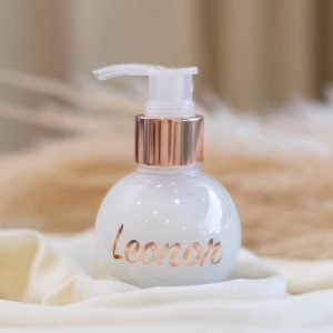 sabão das mãos em embalagem rosa gold para lembrança de batizado, aniversário ou comunhao