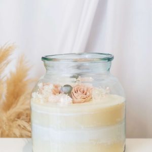 Vela decorativa de com flores estabilizadas