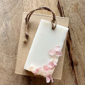 Placa de cera perfumada com flores estabilizadas para lembrança de casamento, batizado ou comunhao