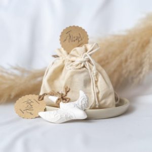 Andorinha em Gesso Perfumado para lembrança de casamento em saco de tecido