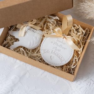 Caixa Oferta Avô com Pombinha e Medalha em Gesso Perfumado. Mensagem "Tenho o melhor avô do mundo"