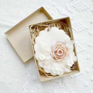 Placa de Cera Perfumada Redonda com flores estabilizadas. Rústica e feita à mão