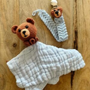 Body Personalizado urso, porta-chupetas em crochê com um urso e Dudu urso para bebé ou criança em azul