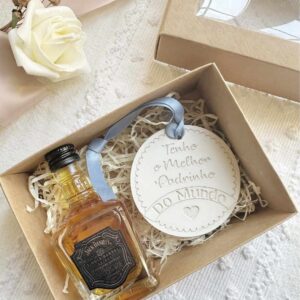 Caixa Oferta Padrinho com mini garrafa Jack Daniels e Medalha em Gesso Perfumado com mensagem "tenho o melhor padrinho do mundo"